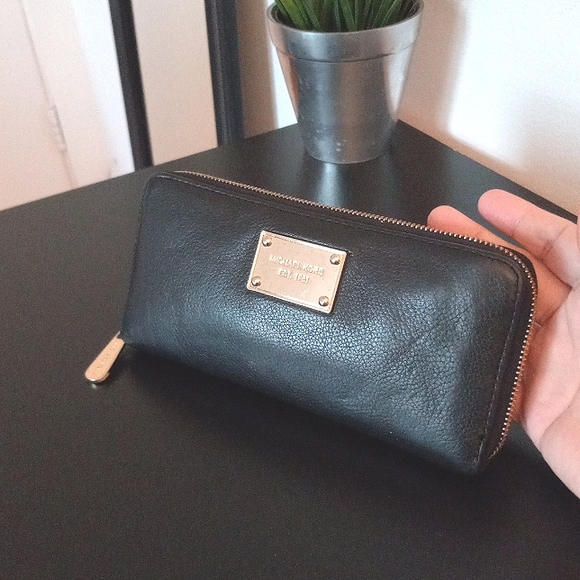 Michael Kors wallet - Picture 4 of 15